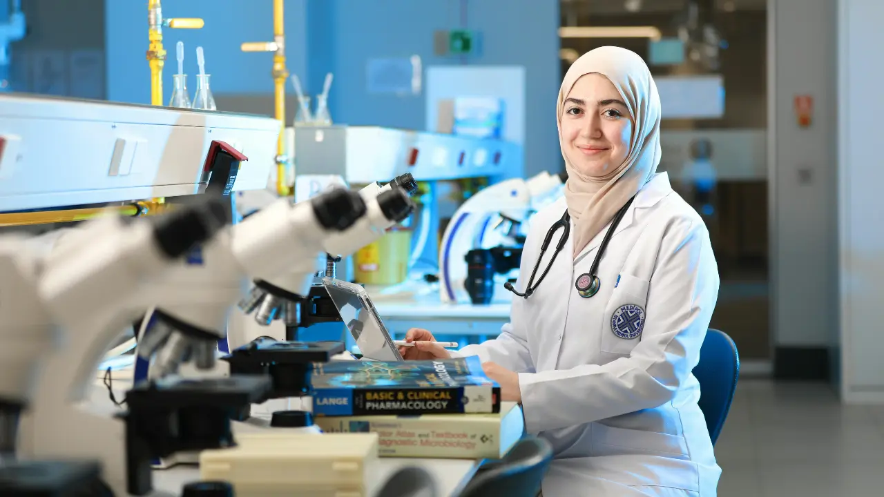 خدمات التحاليل الطبية داخل معمل مجهز